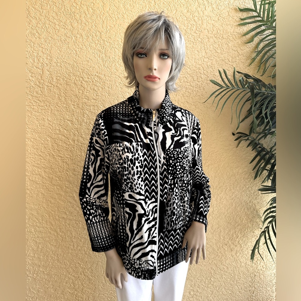 Thomas & Olivia black & white soft texture jacket